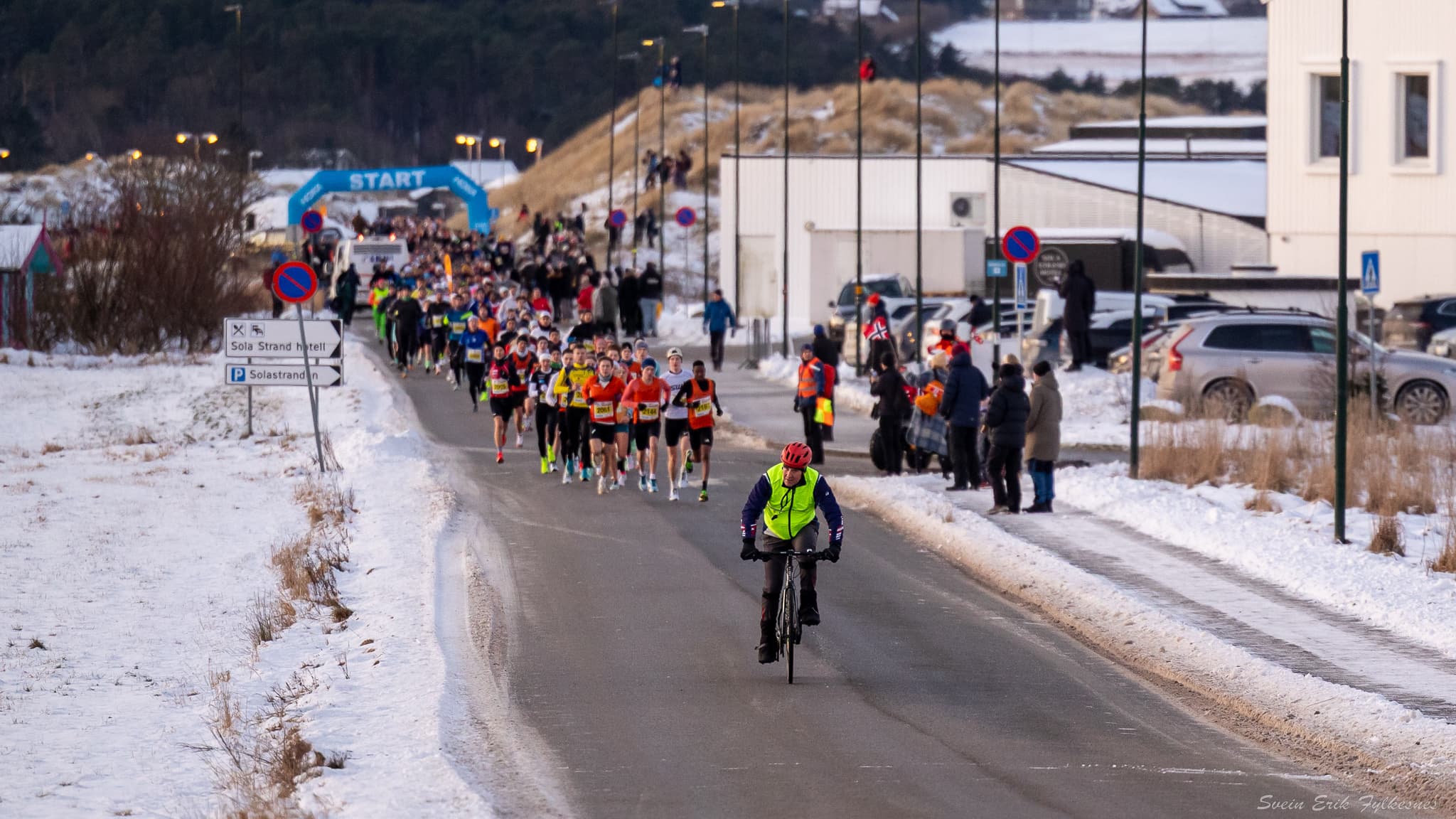 Løpsbilde fra Hoka Solastranden Halvmaraton tatt av Svein Erik Fylkesnes.